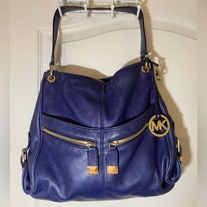 Michael Kors blue pebble leather bag B-0908